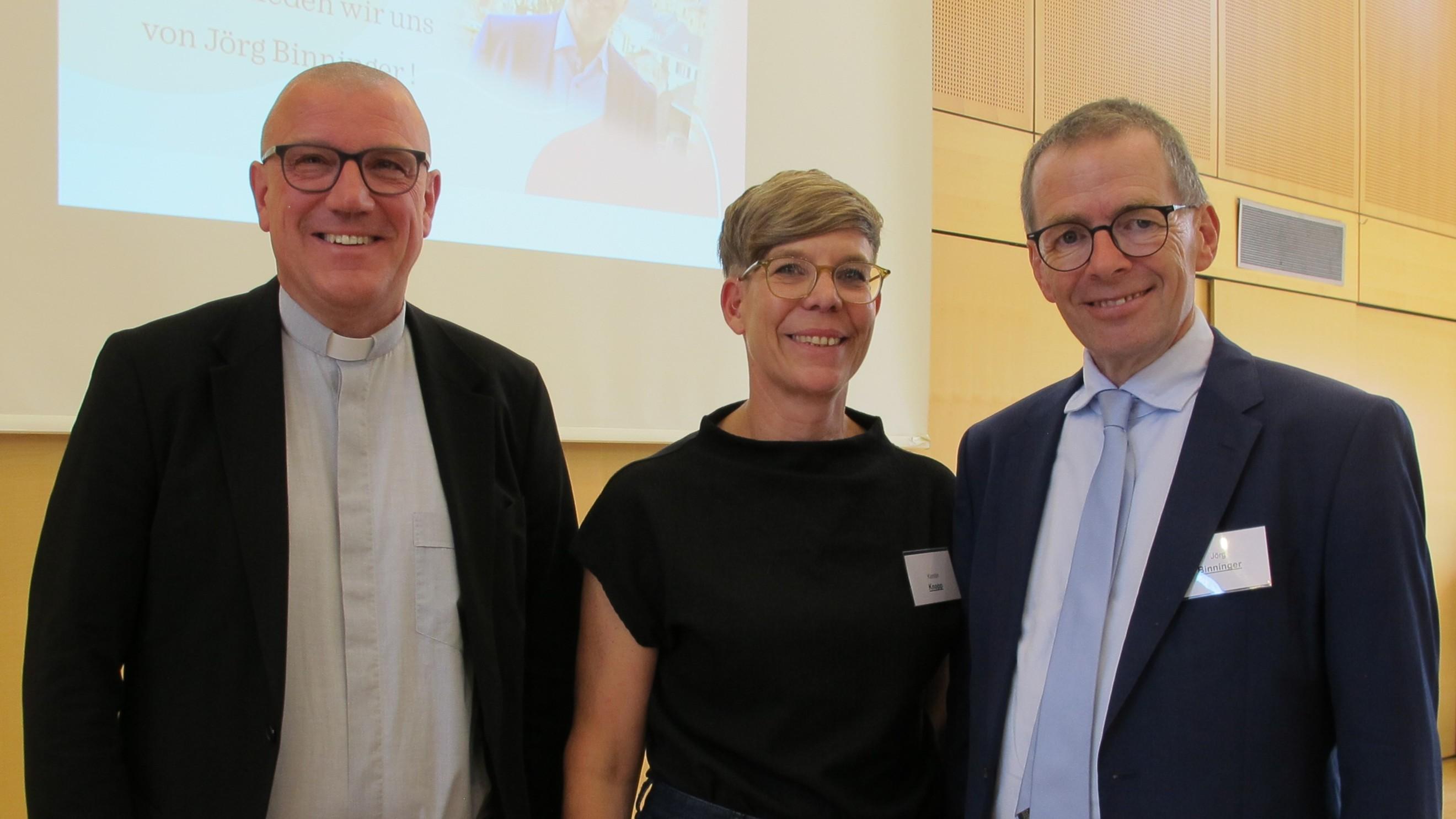 Bereichsleiter Matthias Struth mit Kerstin Knopp und Georg Binninger