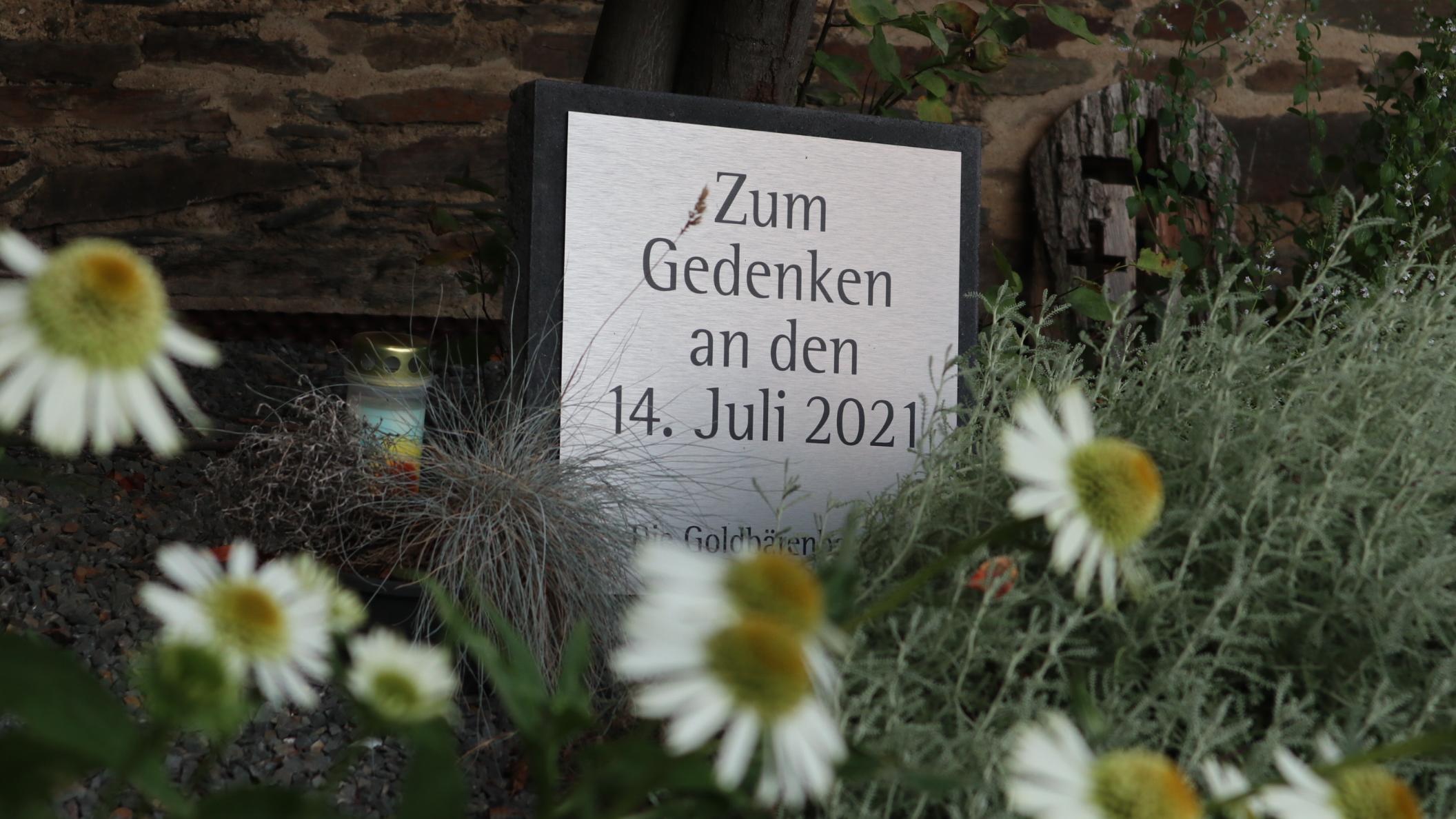 Tafel zum Gedenken an die Opfer der Flut 2021