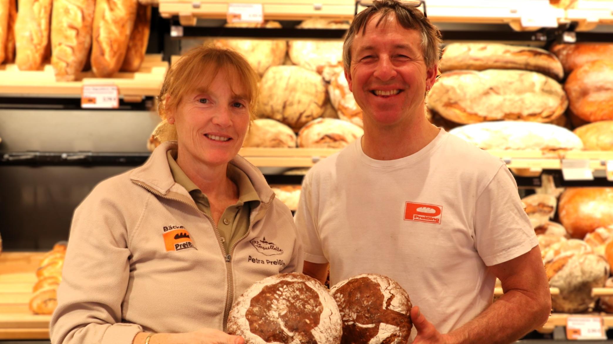 Petra und Jens Preißing mit dem Soli-Brot